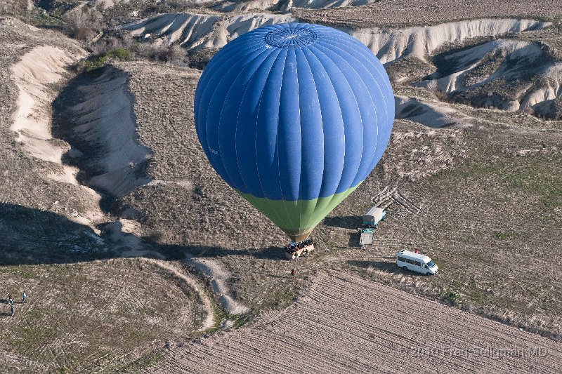 20100405_075911 D300.jpg - Balloon landing